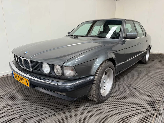 Bmw - 735i - oldtimer - 1986 - afbeelding 1 van  35
