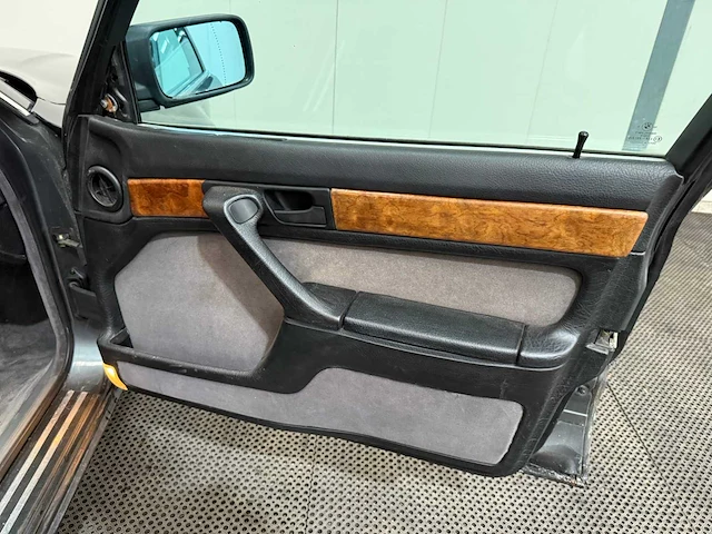 Bmw - 735i - oldtimer - 1986 - afbeelding 16 van  35