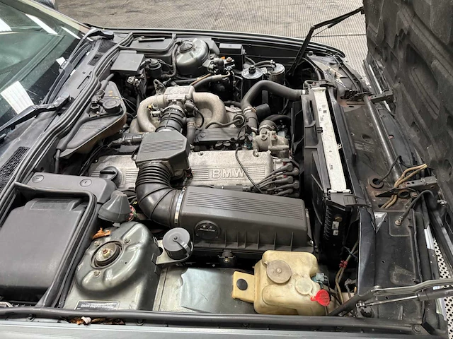 Bmw - 735i - oldtimer - 1986 - afbeelding 19 van  35