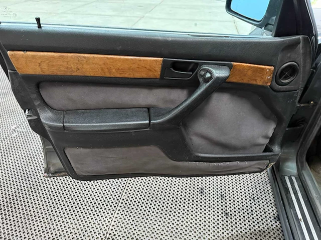 Bmw - 735i - oldtimer - 1986 - afbeelding 25 van  35