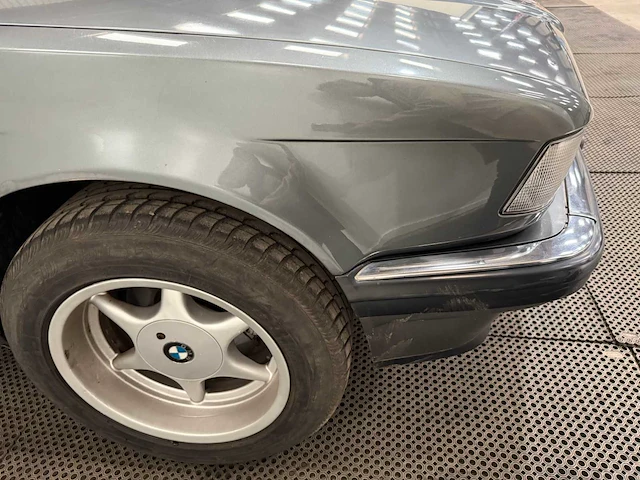 Bmw - 735i - oldtimer - 1986 - afbeelding 27 van  35