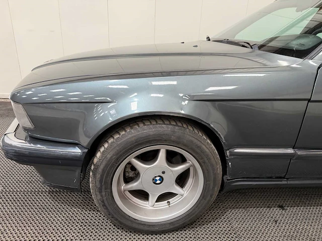 Bmw - 735i - oldtimer - 1986 - afbeelding 28 van  35