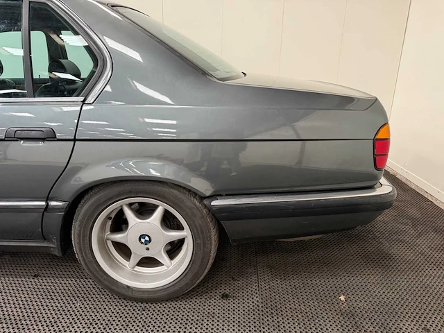 Bmw - 735i - oldtimer - 1986 - afbeelding 29 van  35