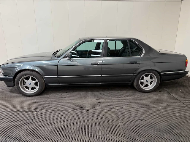 Bmw - 735i - oldtimer - 1986 - afbeelding 30 van  35