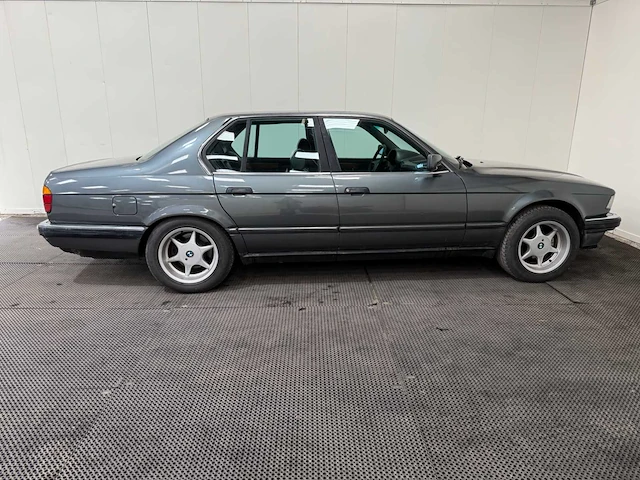 Bmw - 735i - oldtimer - 1986 - afbeelding 31 van  35