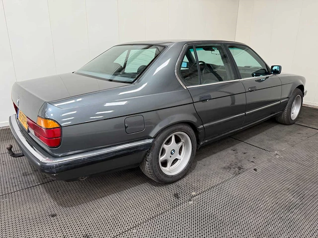 Bmw - 735i - oldtimer - 1986 - afbeelding 32 van  35