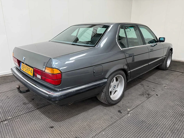 Bmw - 735i - oldtimer - 1986 - afbeelding 33 van  35