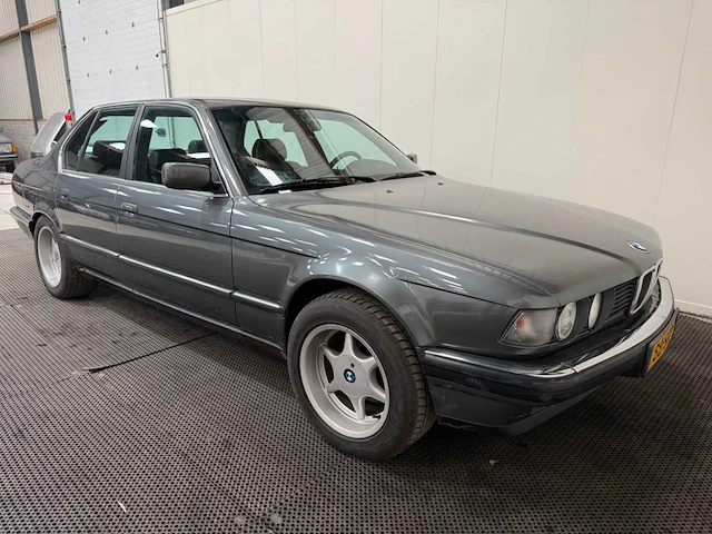 Bmw - 735i - oldtimer - 1986 - afbeelding 34 van  35