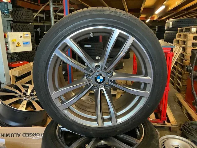 Bmw - 740 xdrive - 19” velg met zomerbanden (4x) - afbeelding 1 van  8