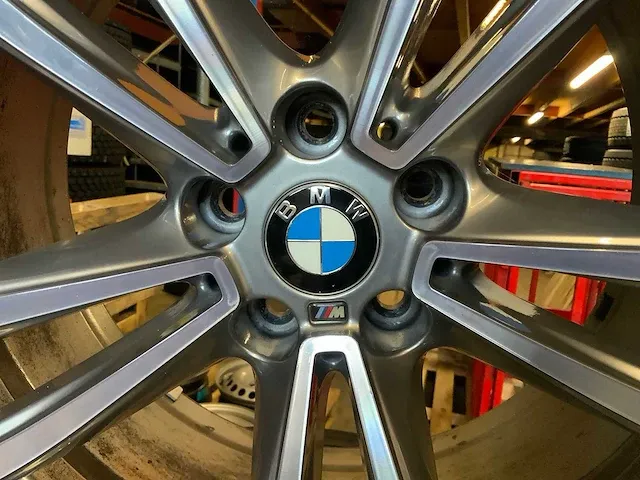 Bmw - 740 xdrive - 19” velg met zomerbanden (4x) - afbeelding 3 van  8