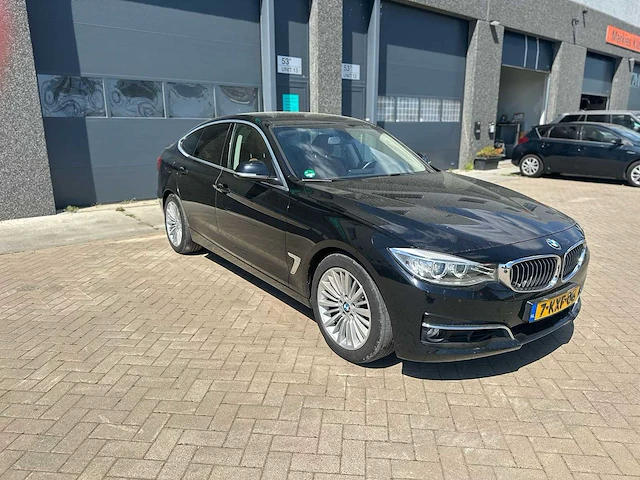 Bmw - automaat - 2013 - 3-serie gran turismo - 320i executive - personenauto - afbeelding 15 van  17