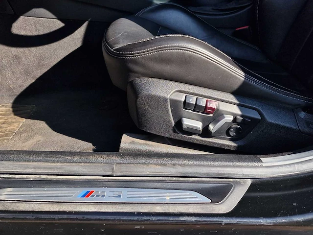 Bmw - m3 - frozen black - carbon dak - manual - 2016 - afbeelding 15 van  34