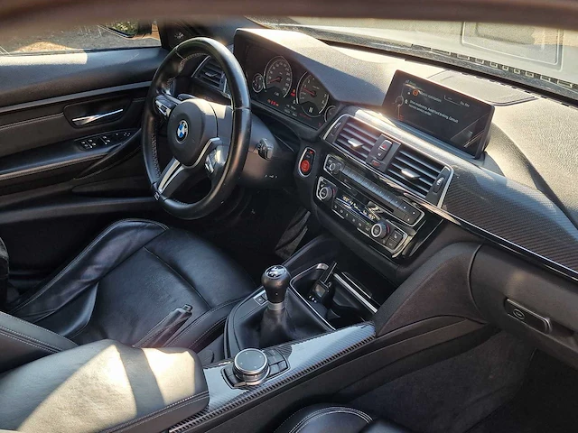 Bmw - m3 - frozen black - carbon dak - manual - 2016 - afbeelding 19 van  34