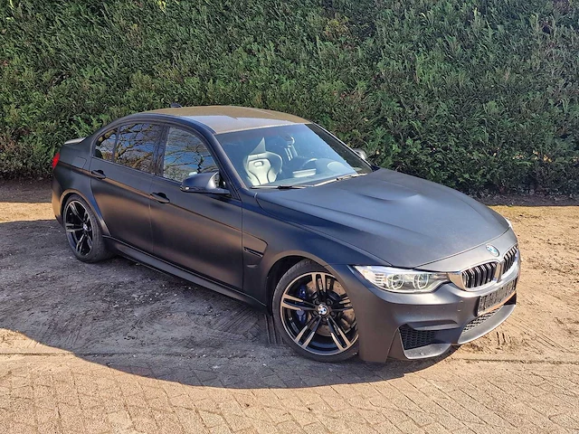 Bmw - m3 - frozen black - carbon dak - manual - 2016 - afbeelding 32 van  34