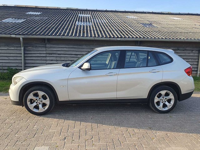 Bmw - x1 - sdrive18d executive - car - 2011 - afbeelding 12 van  21