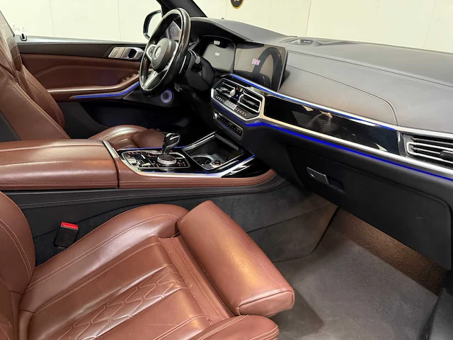 Bmw - x7 - xdrive40i - personenauto - 7 persoons - 2019 - afbeelding 19 van  47