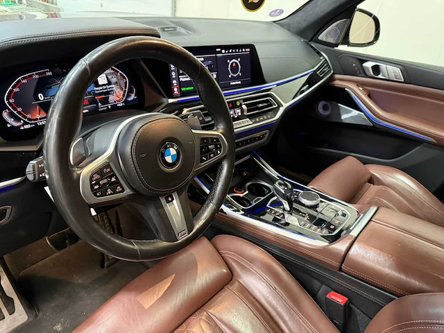 Bmw - x7 - xdrive40i - personenauto - 7 persoons - 2019 - afbeelding 20 van  47