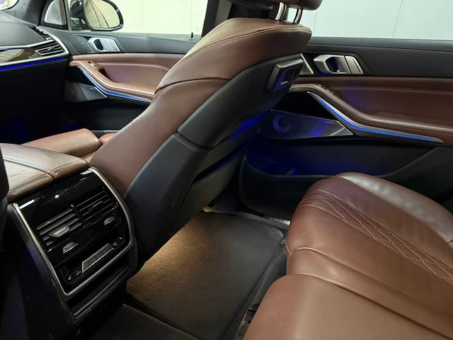 Bmw - x7 - xdrive40i - personenauto - 7 persoons - 2019 - afbeelding 25 van  47