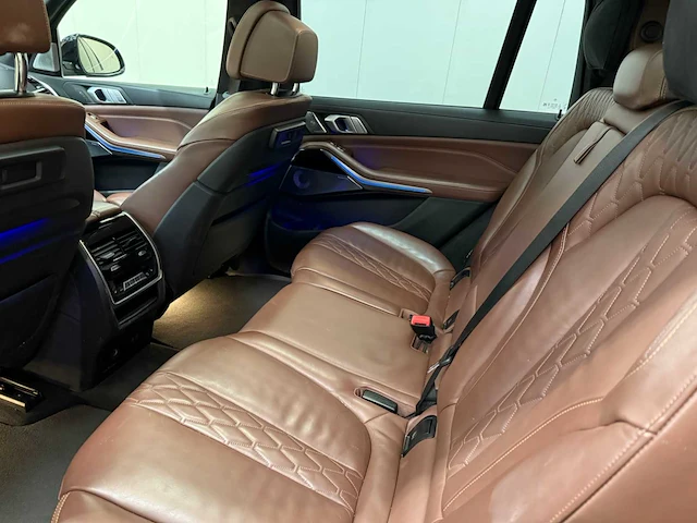 Bmw - x7 - xdrive40i - personenauto - 7 persoons - 2019 - afbeelding 30 van  47