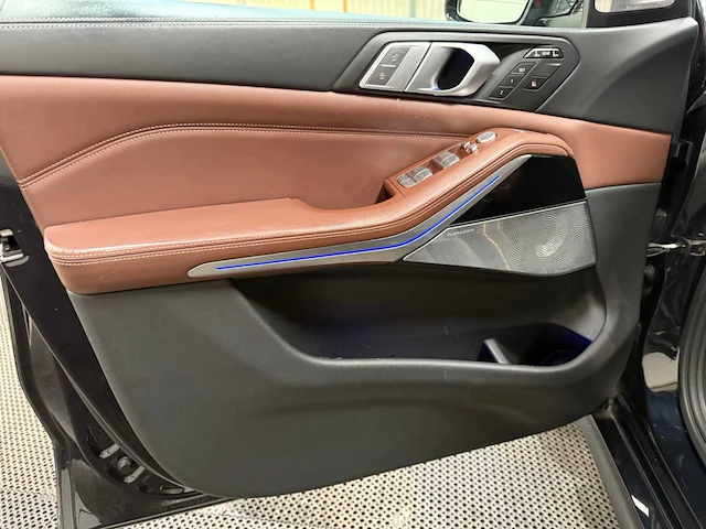 Bmw - x7 - xdrive40i - personenauto - 7 persoons - 2019 - afbeelding 38 van  47