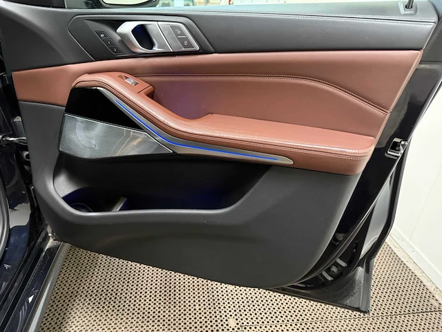 Bmw - x7 - xdrive40i - personenauto - 7 persoons - 2019 - afbeelding 39 van  47