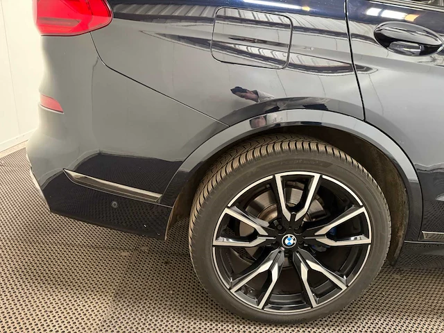 Bmw - x7 - xdrive40i - personenauto - 7 persoons - 2019 - afbeelding 42 van  47