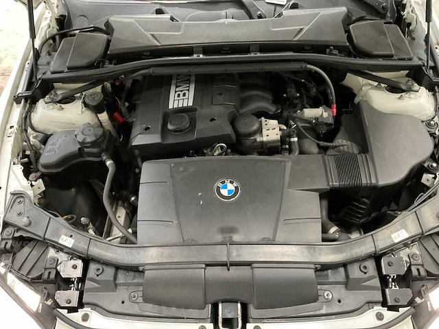 Bmw -3-serie - cabrio - 318i - personenauto - 2011 - afbeelding 22 van  28