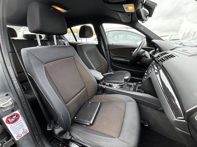 Bmw 1 hatch (e87) 116 d crossed flag, 2010 - afbeelding 15 van  26