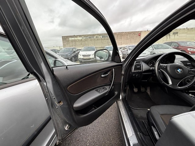 Bmw 1 hatch (e87) 116 d crossed flag, 2010 - afbeelding 24 van  26