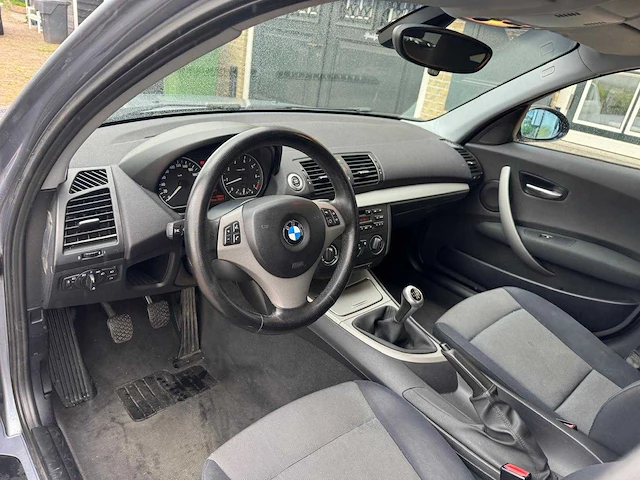 Bmw 1-serie 116i executive airco 95-sh-vx - afbeelding 14 van  15