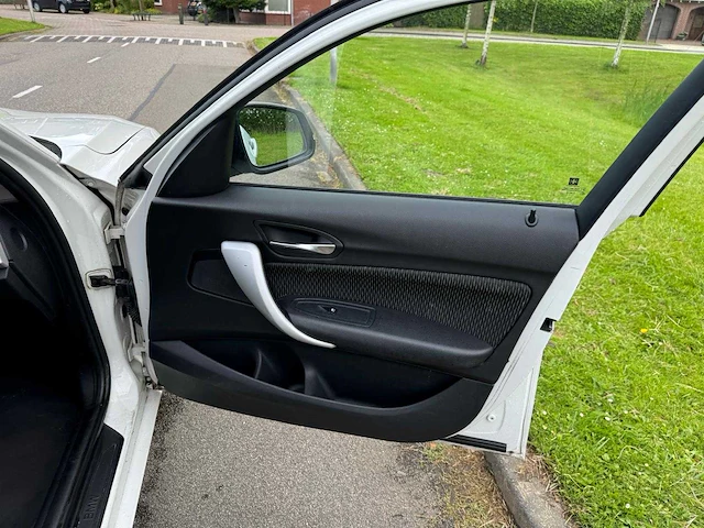 Bmw 1-serie 118i business+ automaat 5-deurs clima 55-xpg-4 - afbeelding 3 van  33