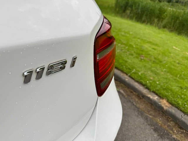 Bmw 1-serie 118i business+ automaat 5-deurs clima 55-xpg-4 - afbeelding 10 van  33