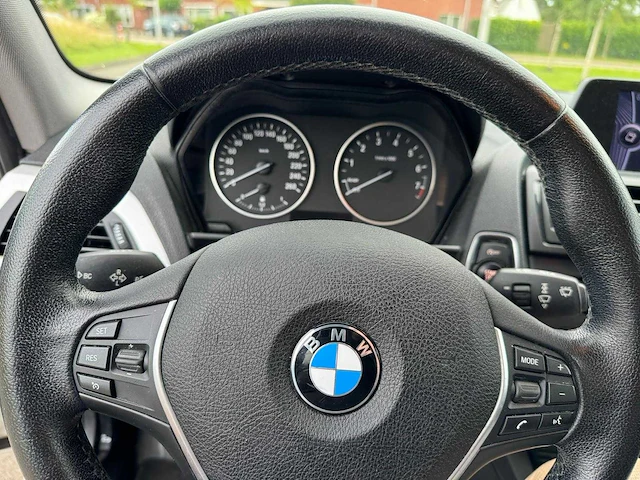 Bmw 1-serie 118i business+ automaat 5-deurs clima 55-xpg-4 - afbeelding 18 van  33