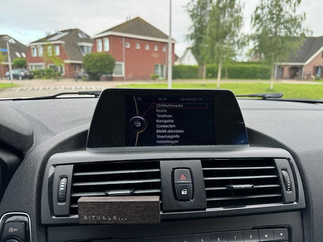 Bmw 1-serie 118i business+ automaat 5-deurs clima 55-xpg-4 - afbeelding 22 van  33