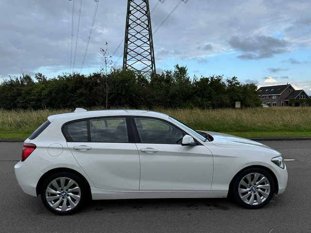 Bmw 1-serie 118i business+ automaat 5-deurs clima 55-xpg-4 - afbeelding 31 van  33