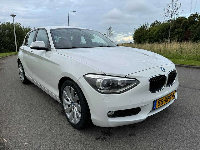 Bmw 1-serie 118i business+ automaat 5-deurs clima 55-xpg-4 - afbeelding 32 van  33