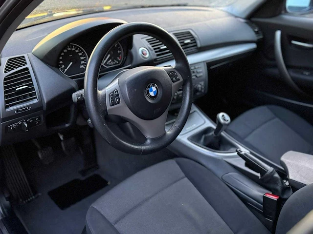 Bmw 1-serie 118i high executive origineel nederlands nap 72-rn-rp - afbeelding 11 van  17