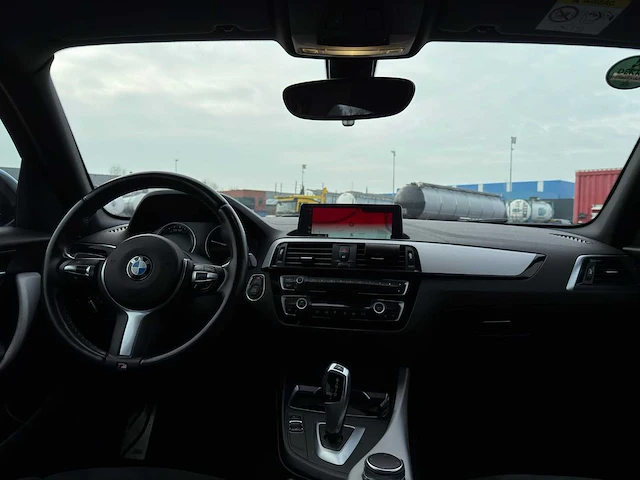 Bmw 1-serie 118i m-sport car 2017 | rj-777-p - afbeelding 17 van  28
