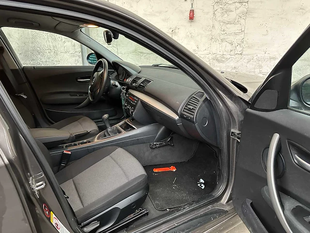 Bmw 116i business line 1-serie 116pk 2006, 77-sg-jz - afbeelding 29 van  34