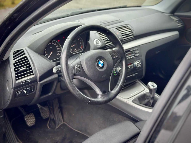 Bmw 118i business line; 06-jgt-4 - afbeelding 13 van  16