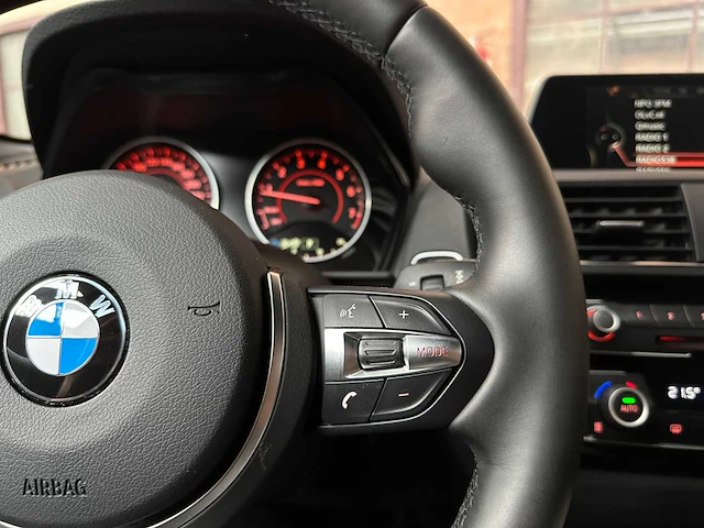 Bmw 118i m sport 136pk 2015 1-serie, gh-092-p - afbeelding 15 van  47