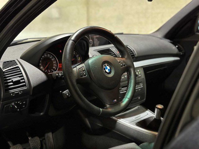 Bmw 130i 3.0 m-sport e87 265pk 2006 1-serie 5-deurs, 18-tb-kr youngtimer - afbeelding 8 van  39