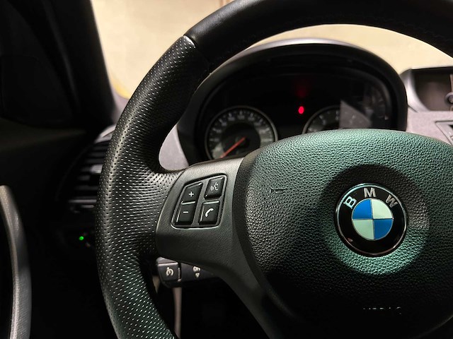 Bmw 130i 3.0 m-sport e87 265pk 2006 1-serie 5-deurs, 18-tb-kr youngtimer - afbeelding 13 van  39