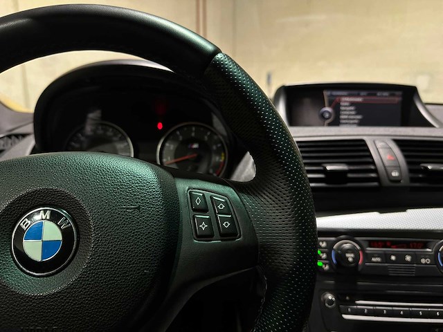 Bmw 130i 3.0 m-sport e87 265pk 2006 1-serie 5-deurs, 18-tb-kr youngtimer - afbeelding 14 van  39