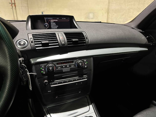 Bmw 130i 3.0 m-sport e87 265pk 2006 1-serie 5-deurs, 18-tb-kr youngtimer - afbeelding 19 van  39