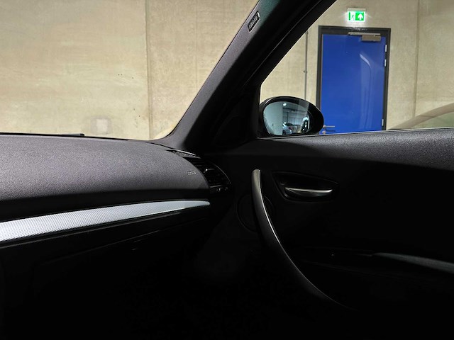 Bmw 130i 3.0 m-sport e87 265pk 2006 1-serie 5-deurs, 18-tb-kr youngtimer - afbeelding 20 van  39
