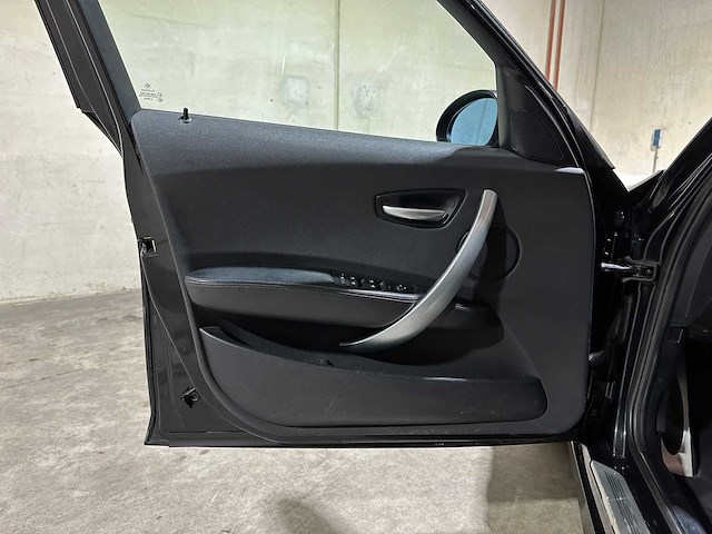 Bmw 130i 3.0 m-sport e87 265pk 2006 1-serie 5-deurs, 18-tb-kr youngtimer - afbeelding 21 van  39