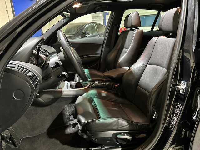 Bmw 130i 3.0 m-sport e87 265pk 2006 1-serie 5-deurs, 18-tb-kr youngtimer - afbeelding 22 van  39