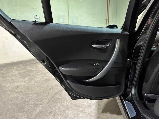 Bmw 130i 3.0 m-sport e87 265pk 2006 1-serie 5-deurs, 18-tb-kr youngtimer - afbeelding 24 van  39