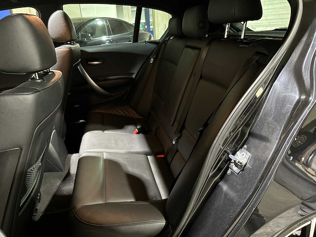 Bmw 130i 3.0 m-sport e87 265pk 2006 1-serie 5-deurs, 18-tb-kr youngtimer - afbeelding 25 van  39